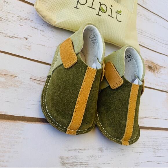 Pipit Stripe Suede shoe - Picture 2 of 6